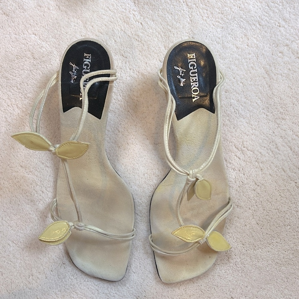 Figueroa Beautiful Italian made sandals with kitten hill